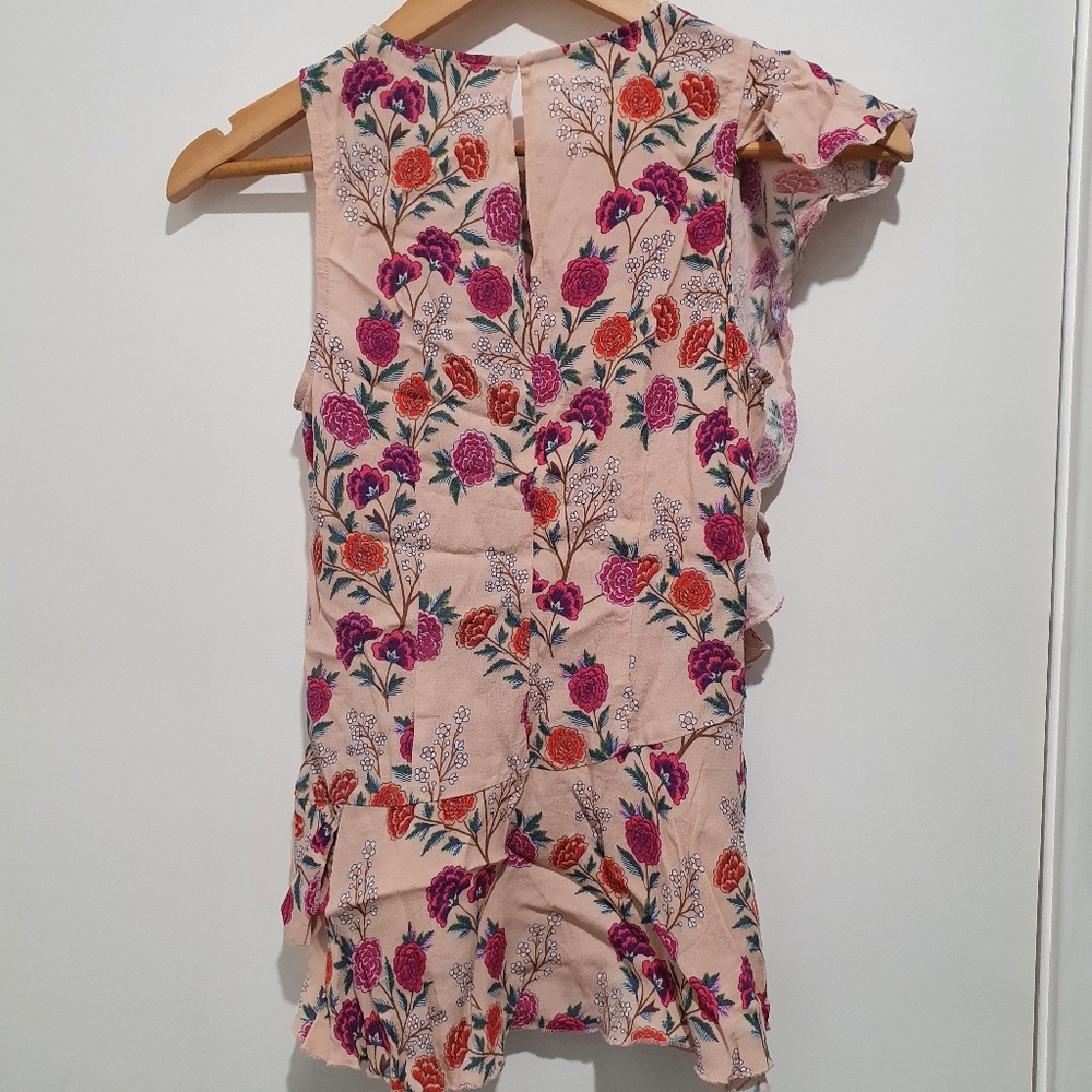Basque size 6 floral sleeveless top with ruffle side detailing NWOT - Picture 5 of 6